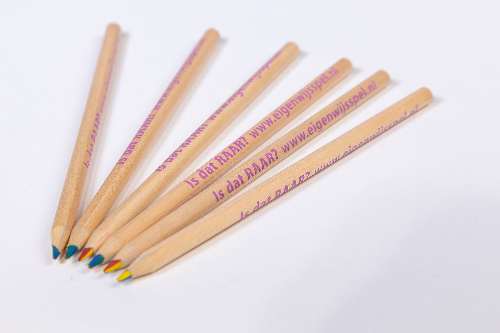 Houten regenboog potloden Is dat RAAR?