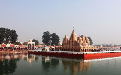 Kṛṣṇa meets the gopīs at Kurukṣetra