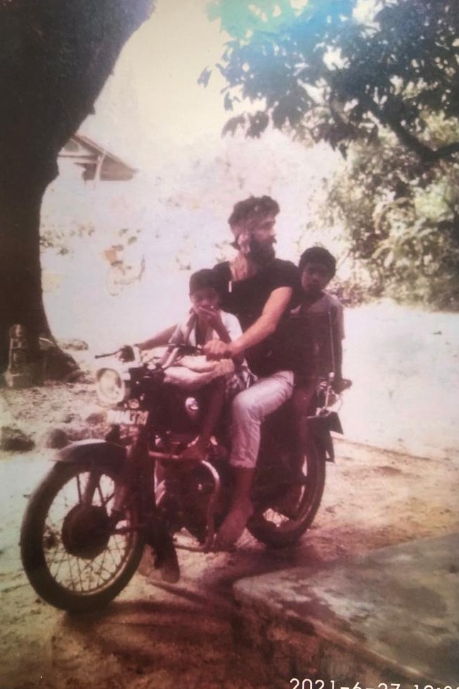 Ivar Jenten on motorbike with kids Auroville India 1981
